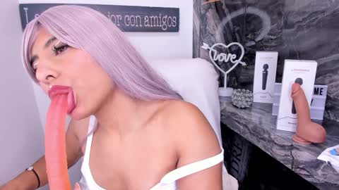 Snapshot of miss___allison chatting on January 14, 9:09 pm Allison online show from January 14, 9:09 pm