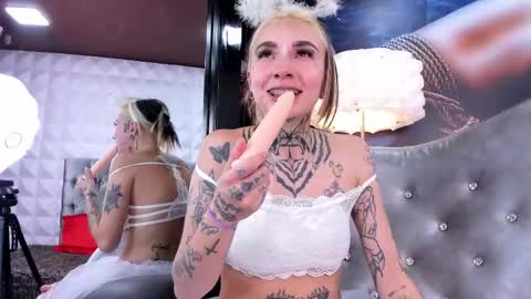 Snapshot of miss___angel chatting on February 8, 9:36 pm miss___angel online show from February 8, 9:36 pm