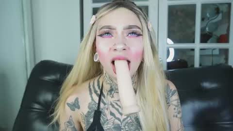 Snapshot of miss___angel chatting on February 13, 10:55 am miss___angel online show from February 13, 10:55 am