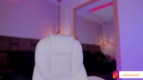 Snapshot of miss__charlotte_ chatting on December 15, 6:37 pm Charlotte online show from December 15, 6:37 pm