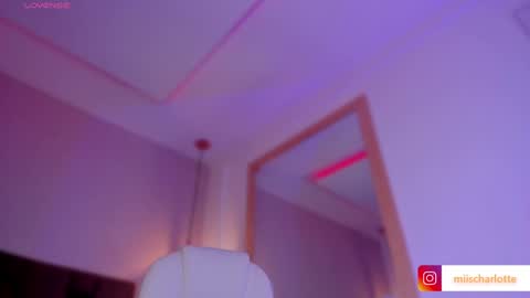 Snapshot of miss__charlotte_ chatting on December 15, 9:42 pm Charlotte online show from December 15, 9:42 pm