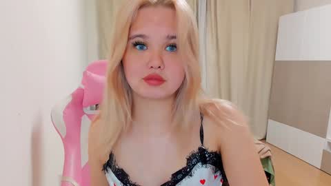 Snapshot of miss__selena chatting on December 18, 10:02 pm miss__selena online show from December 18, 10:02 pm