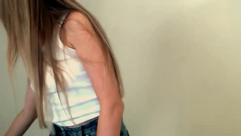 Snapshot of miss_angelina_ chatting on September 12, 7:41 am Angelina online show from September 12, 7:41 am