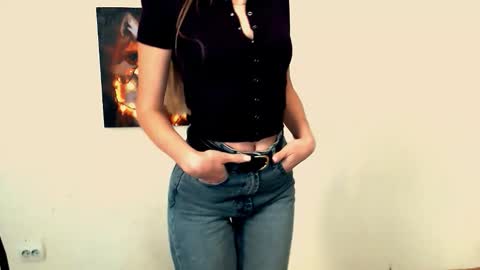 Snapshot of miss_angelina_ chatting on September 19, 5:53 am Angelina online show from September 19, 5:53 am