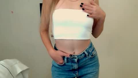 Snapshot of miss_angelina_ chatting on September 30, 5:56 am Angelina online show from September 30, 5:56 am