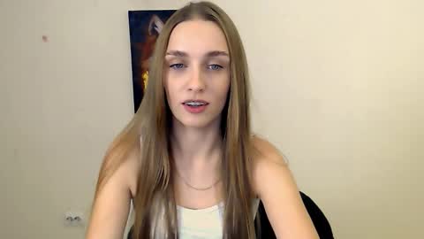 Snapshot of miss_angelina_ chatting on October 1, 5:57 am Angelina online show from October 1, 5:57 am