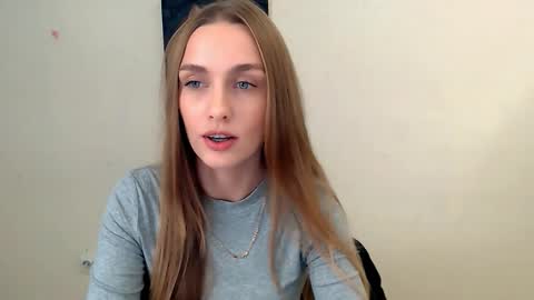 Snapshot of miss_angelina_ chatting on October 10, 5:50 am Angelina online show from October 10, 5:50 am