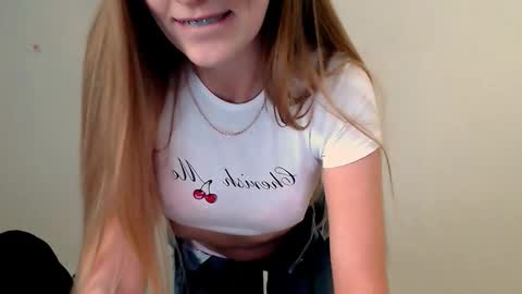 Snapshot of miss_angelina_ chatting on October 16, 6:14 am Angelina online show from October 16, 6:14 am