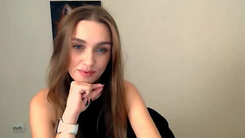 Snapshot of miss_angelina_ chatting on October 31, 6:58 am Angelina online show from October 31, 6:58 am