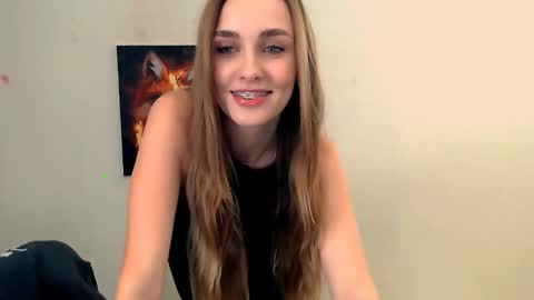 Snapshot of miss_angelina_ chatting on November 14, 6:45 am Angelina online show from November 14, 6:45 am