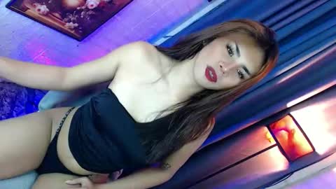 Snapshot of miss_bella69 chatting on December 3, 9:29 am miss_bella69 online show from December 3, 9:29 am