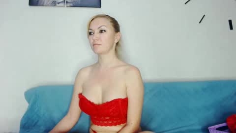 Snapshot of miss_blonde1 chatting on February 18, 6:26 am miss_blonde1 online show from February 18, 6:26 am
