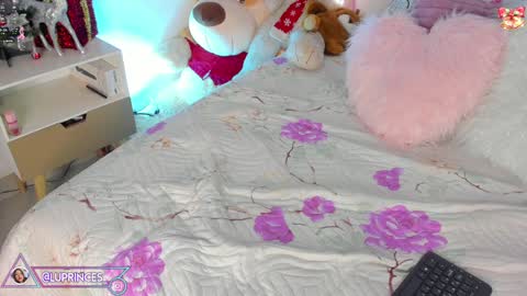 Snapshot of miss_brunette_ chatting on December 21, 6:55 pm lucy 3 online show from December 21, 6:55 pm