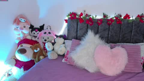 Snapshot of miss_brunette_ chatting on January 7, 6:27 am lucy 3 online show from January 7, 6:27 am