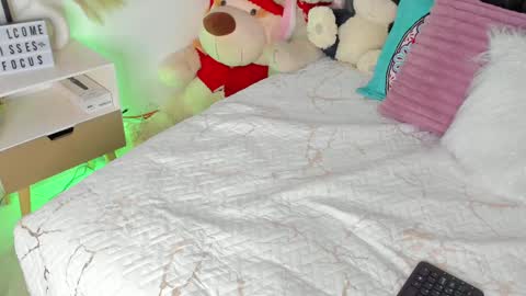 Snapshot of miss_brunette_ chatting on January 28, 4:08 am lucy 3 online show from January 28, 4:08 am