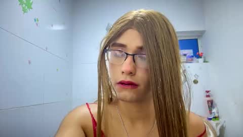 Snapshot of miss_channellx chatting on November 9, 1:15 am miss_channellx online show from November 9, 1:15 am