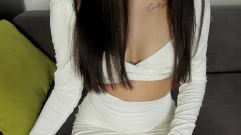 Snapshot of miss_emilyy chatting on January 8, 4:22 pm Emily online show from January 8, 4:22 pm