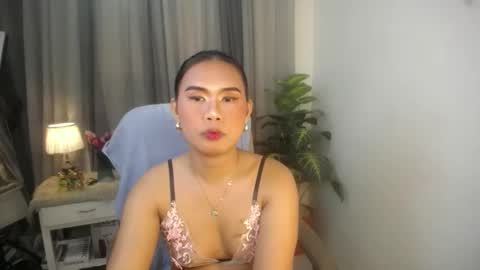 miss_fhakarat online show from January 14, 2:39 am