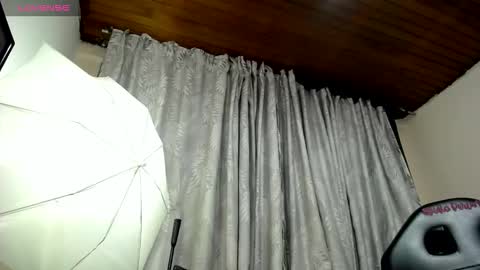 miss_foxxy_ online show from October 17, 6:49 am