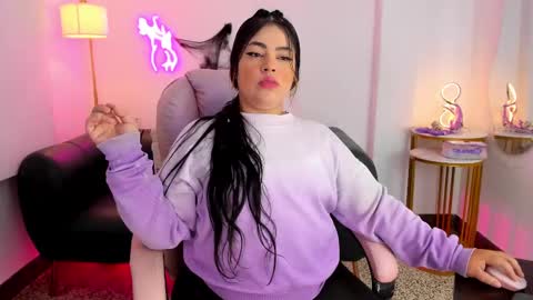 Snapshot of miss_francheska chatting on November 1, 11:45 am Francheska online show from November 1, 11:45 am