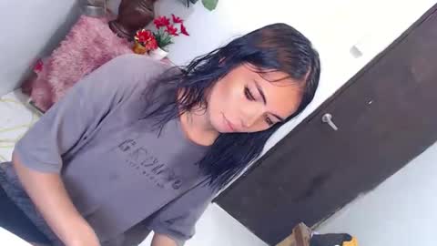 julie online show from April 5, 2:09 am