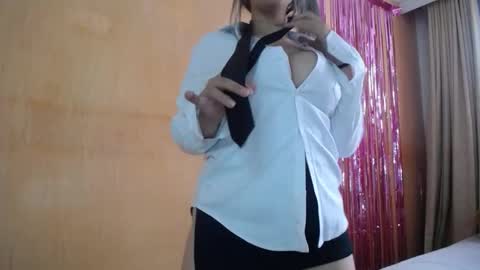 lilieth  online show from March 8, 4:00 pm