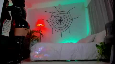 Snapshot of miss_londonn_ chatting on October 18, 2:25 am Here is Londonn Thank you for being part of this day I wish you an excellent rest. online show from October 18, 2:25 am