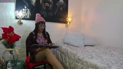 Snapshot of miss_lucero1 chatting on January 5, 5:20 am lucero online show from January 5, 5:20 am