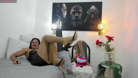 Snapshot of miss_lucero1 chatting on January 12, 12:18 am lucero online show from January 12, 12:18 am