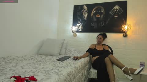 Snapshot of miss_lucero1 chatting on January 17, 5:53 am lucero online show from January 17, 5:53 am