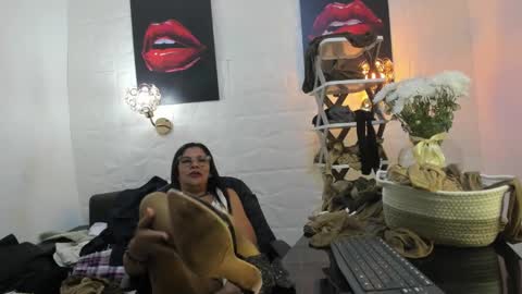 Snapshot of miss_lucero1 chatting on March 9, 5:00 am lucero online show from March 9, 5:00 am