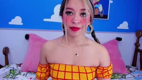 miss_lucyla online show from January 6, 11:03 am