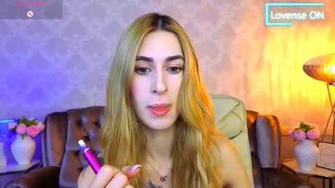 Snapshot of miss_martini chatting on November 5, 7:08 am online show from November 5, 7:08 am