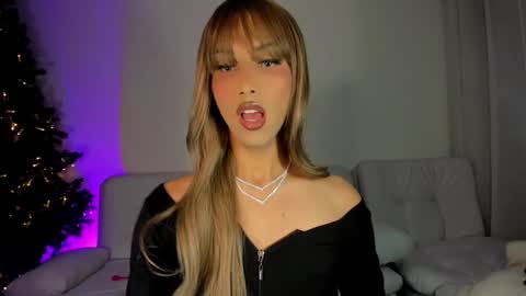 Snapshot of miss_myers chatting on December 9, 12:12 am Goddess Myers thumb up is important for me kisses online show from December 9, 12:12 am