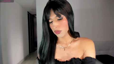 Snapshot of miss_myers chatting on February 28, 10:17 pm Goddess Myers thumb up is important for me kisses online show from February 28, 10:17 pm