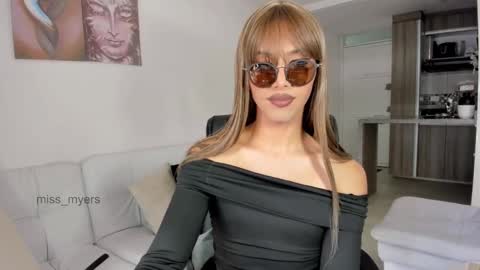 Snapshot of miss_myers chatting on October 24, 7:32 pm Goddess Myers thumb up is important for me kisses online show from October 24, 7:32 pm
