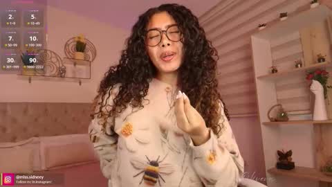 Amy Olivera online show from October 29, 1:13 pm