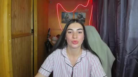 Snapshot of miss_tasy chatting on February 18, 9:10 am Melanie January 15th is my birthday there will be an interesting show online show from February 18, 9:10 am