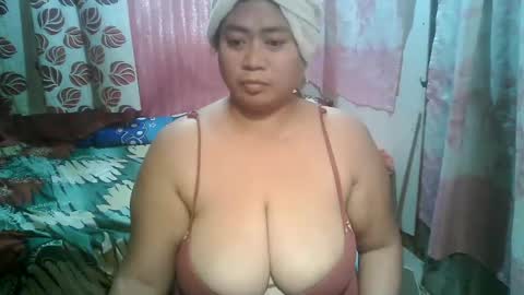 Snapshot of miss_v0lcan0 chatting on February 6, 11:21 am miss v0lcan0 online show from February 6, 11:21 am