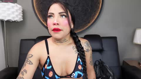 Snapshot of miss_vaiolette chatting on April 22, 11:01 am Vaiolette online show from April 22, 11:01 am