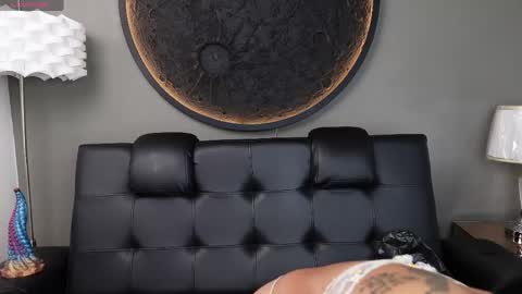 Snapshot of miss_vaiolette chatting on April 23, 11:09 am Vaiolette online show from April 23, 11:09 am