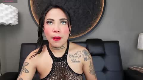 Snapshot of miss_vaiolette chatting on May 9, 11:04 am Vaiolette online show from May 9, 11:04 am