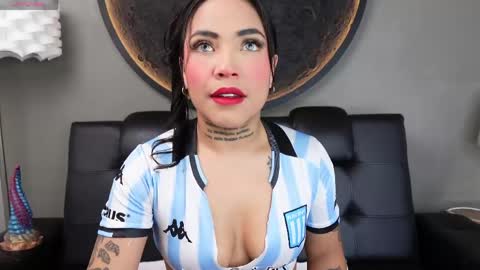 Snapshot of miss_vaiolette chatting on May 30, 11:29 am Vaiolette online show from May 30, 11:29 am