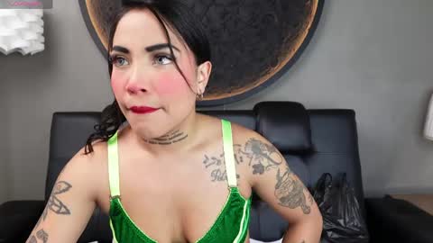 Snapshot of miss_vaiolette chatting on June 3, 11:02 am Vaiolette online show from June 3, 11:02 am