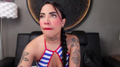 Snapshot of miss_vaiolette chatting on June 6, 11:04 am Vaiolette online show from June 6, 11:04 am