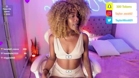 Snapshot of miss_west chatting on December 5, 8:33 am Tay Tay Independent Model online show from December 5, 8:33 am