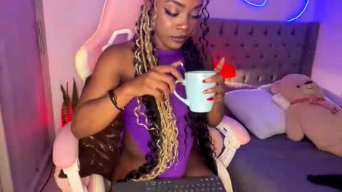 Snapshot of miss_west chatting on December 14, 7:51 am Tay Tay Independent Model online show from December 14, 7:51 am