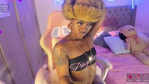 Snapshot of miss_west chatting on December 16, 5:56 am Tay Tay Independent Model online show from December 16, 5:56 am