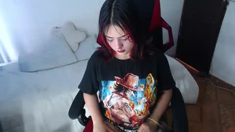 Snapshot of missakamee_420 chatting on January 20, 1:42 pm violeta online show from January 20, 1:42 pm