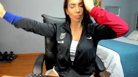 Snapshot of missale chatting on January 18, 8:30 pm Alesyamuscledoll online show from January 18, 8:30 pm